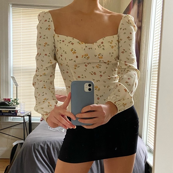 Reformation Reign Top in Bellagio Floral - worn once, perfect piece for fall - Picture 6 of 6